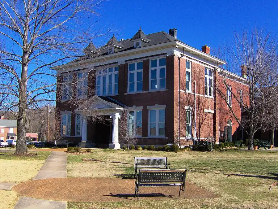 Cheatham County Courthouse in Ashland City, Cheatham County, Tennessee